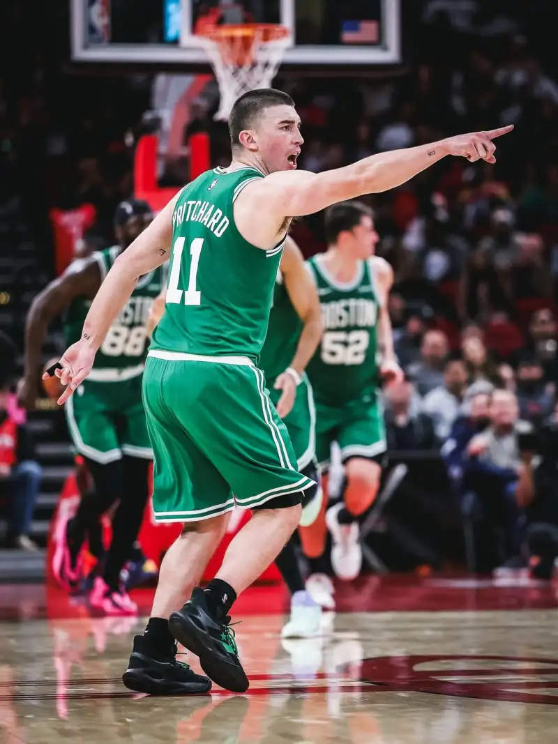 b体育入口-两胜德州！凯尔特人官方晒赛场照庆祝球队接连独行侠和火箭