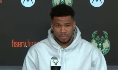 b体育app-字母哥：今晚表现并不理想，很高兴能够尽我所能帮助队友