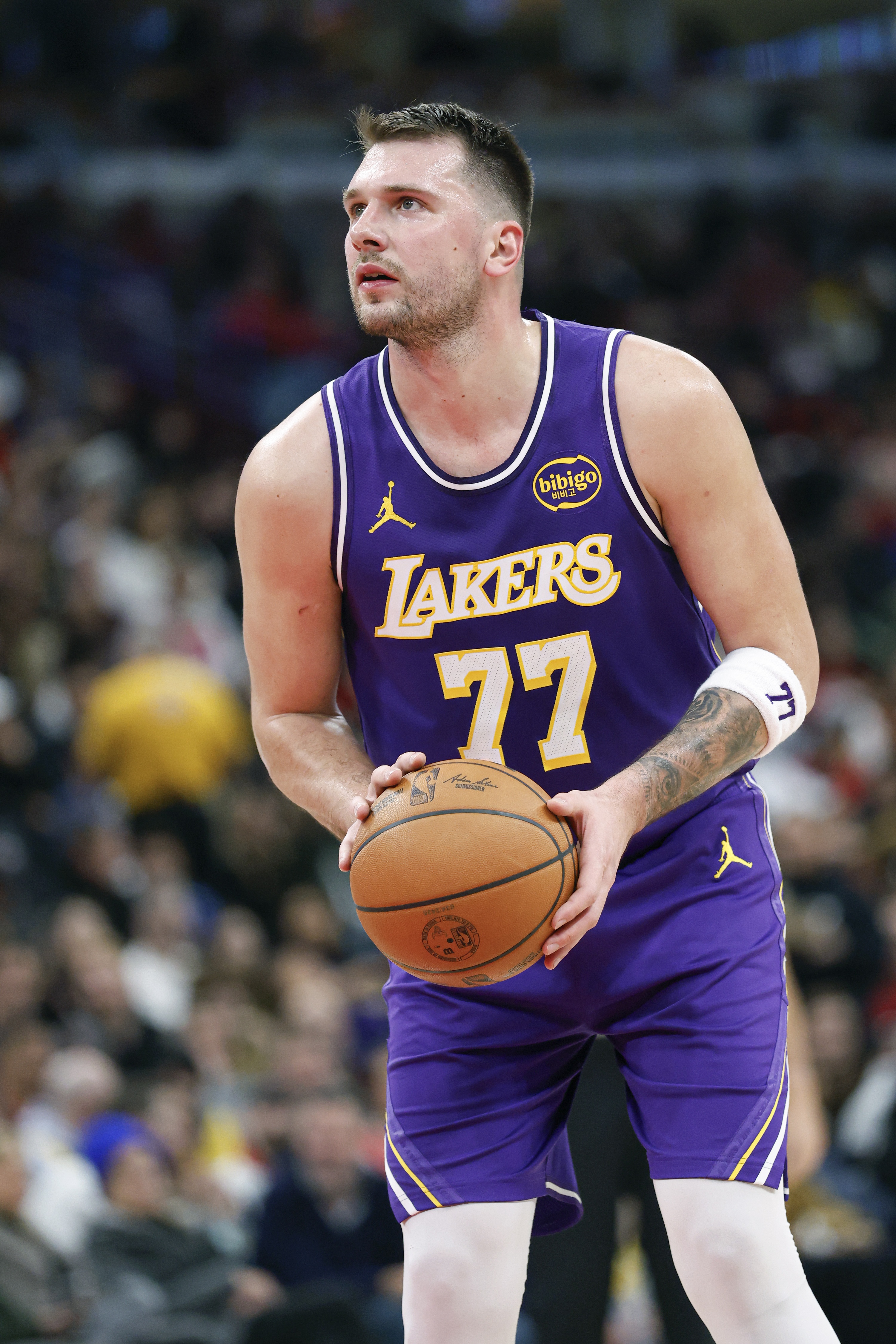 b体育官网-东契奇在湖人生涯砍4次45+两双 追平奥尼尔&并列队史第一多